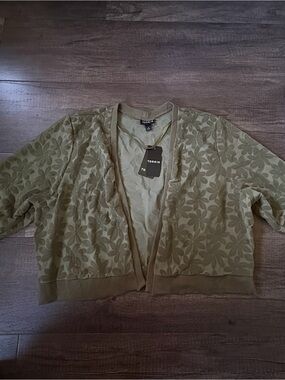 NWT Torrid Olive Green Daisy Mesh Cropped Camisole